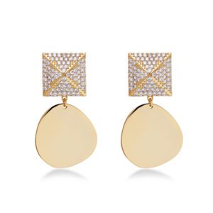 Glamorous 3D zircon encrusted large cube made in brass with 18 carat Gold plating. Linked with a mirror finished